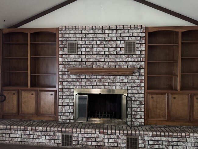 Building Photo - 3216 Fannin Ave