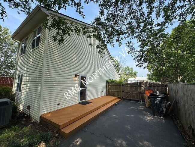 Building Photo - 8903 Tudor Ln