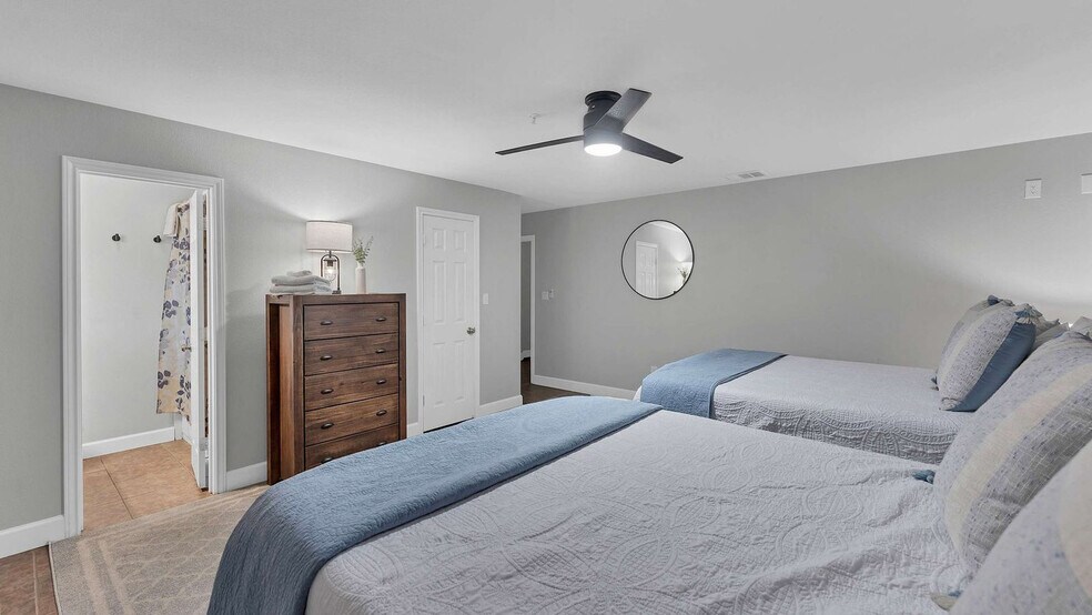 Building Photo - 730 E Mather St