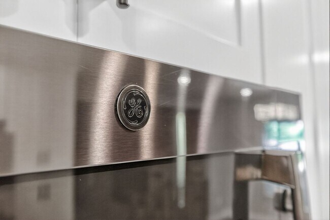 Building Photo - Charming 3-Bed / 2-Bath Retreat on Over an Acre in Sebastopol