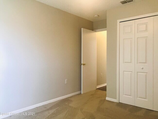 Building Photo - 2824 Maderia Cir