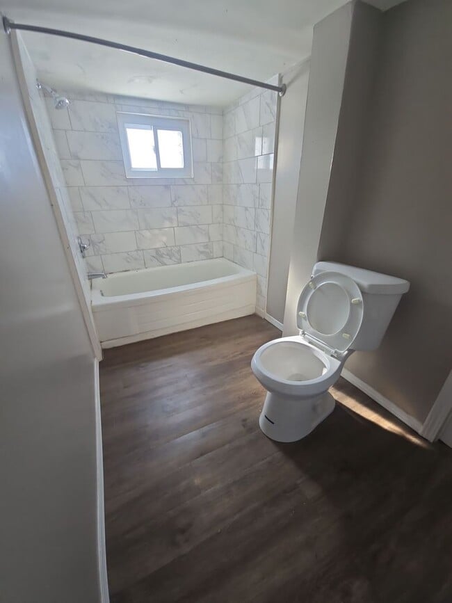 Building Photo - For Rent: Piqua Ohio - 2 Bedroom 1 Bathroom