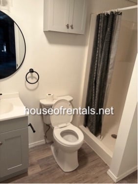 Building Photo - 555 E No Name Rd