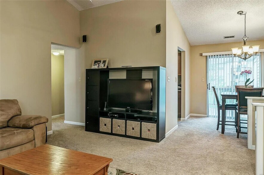 Building Photo - 9021 Cardinal Ter