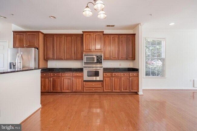 Building Photo - 5214 Lynns Retreat Dr