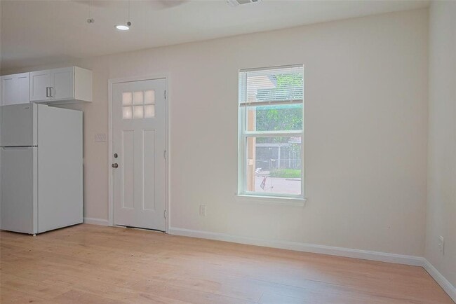 Building Photo - 407 Pine St