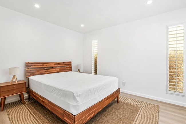 Building Photo - Move-In Ready Gem with Convenient Location