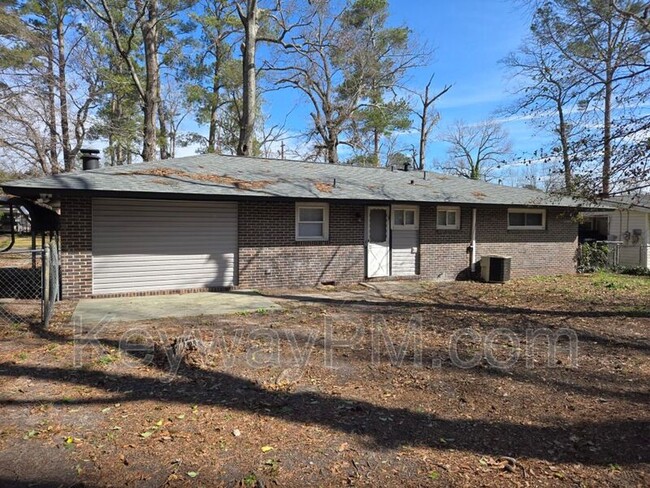 Building Photo - 2226 Raleigh Dr