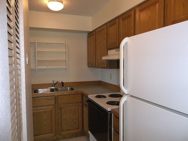Building Photo - Bright Top Floor 1-Bedroom Near CSU + $200...