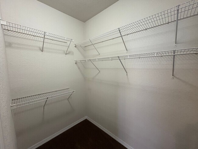 Building Photo - 1003