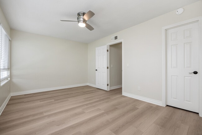 Building Photo - 844 Bluebell Ct