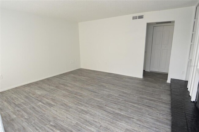 Building Photo - 5004 Castile Pl