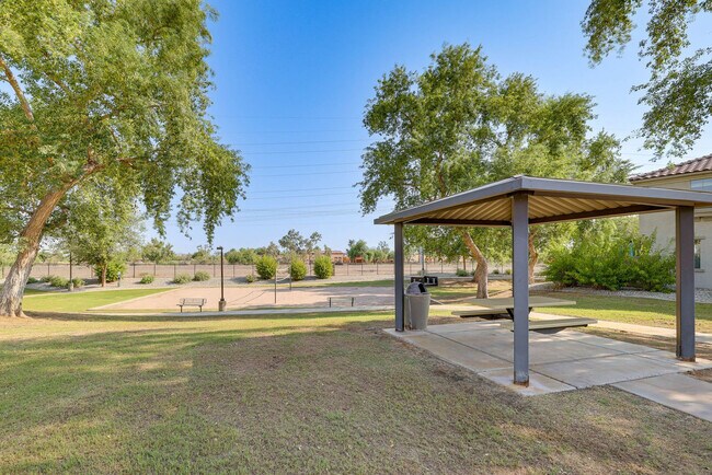 Building Photo - 2837 E Dunbar Dr