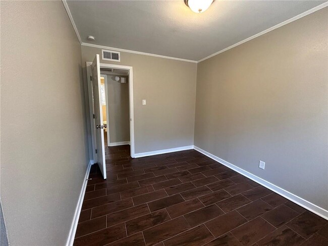 Building Photo - 4010 Sunnyvale Ln S