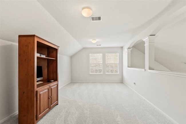 Building Photo - 427 Pinewood Ridge Dr