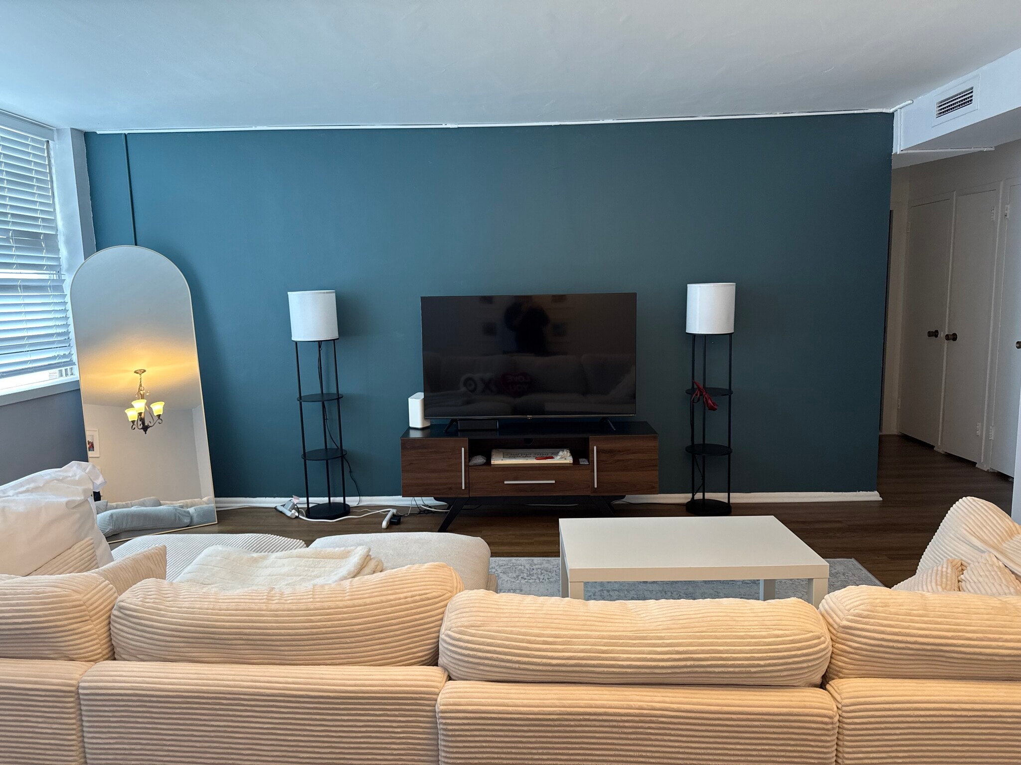 Living Room - 6301 N Sheridan Rd