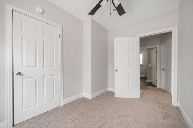 Building Photo - Madisonville- Charming 3+ bedroom 1.5 Bath, 1 car detached