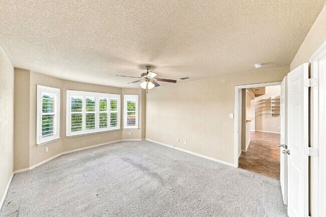Building Photo - VIEWS VIEWS VIEWS! Ask about our rent incentives and Book your self guided tour today!