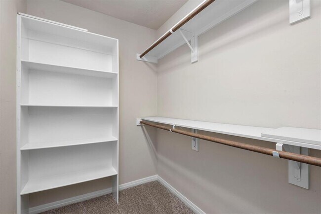 Building Photo - 6 E Kentwick Pl