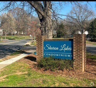 Building Photo - 1bed/1bath condo, 1st floor 758 sqft for o...