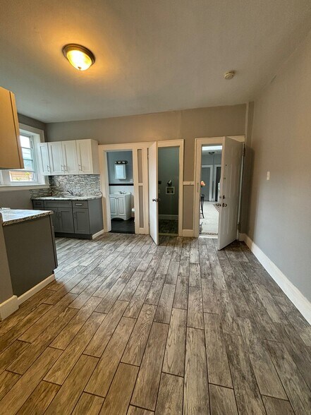 372-374 S 20th St 8 - 376 S 20th St
