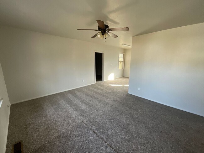 Building Photo - 2304 Doris Ave