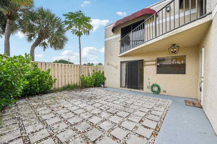 Building Photo - 4075 Village Dr