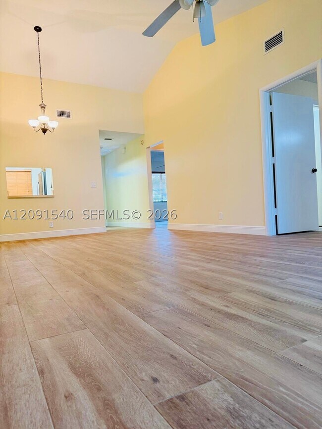 Building Photo - 2535 SW 22nd Ave