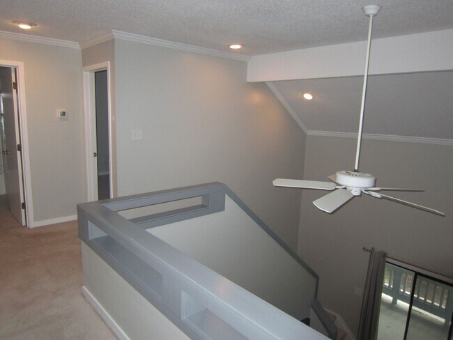 Building Photo - Highly Coveted 1 BD/1.5BA Loft Townhome in Waterwoods - Incl Utils