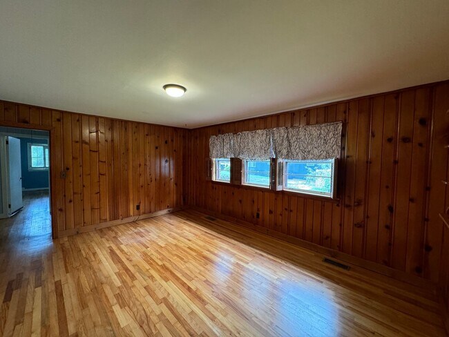 Building Photo - Spacious Home In Oxford