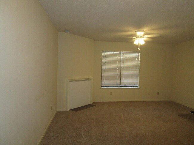 Building Photo - 690 Archdale Dr