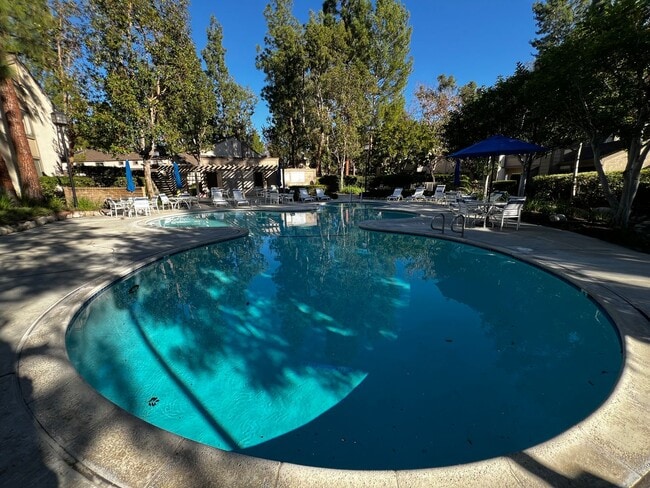 Building Photo - 2 Bedroom 3 Bath Condo for Rent in an Excellent Area of Fullerton