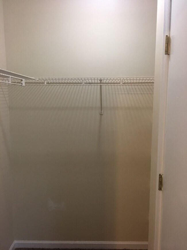 Building Photo - Mt Tabor Townhome Duplex         250520