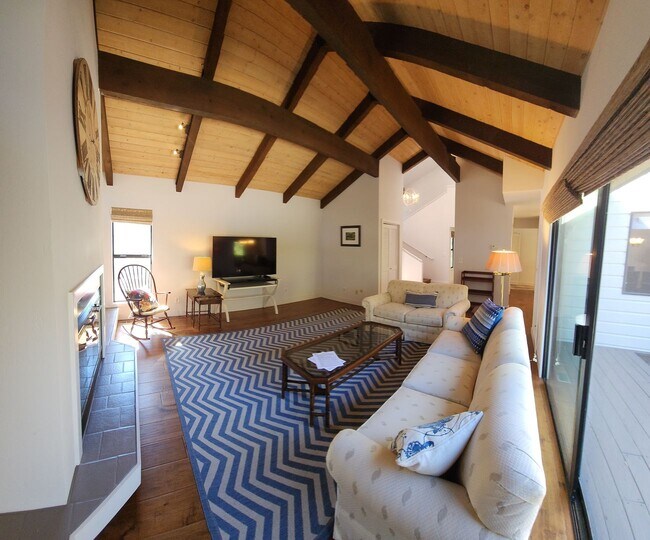 Building Photo - Furnished 3 bed 2.5 bath close to Poly.