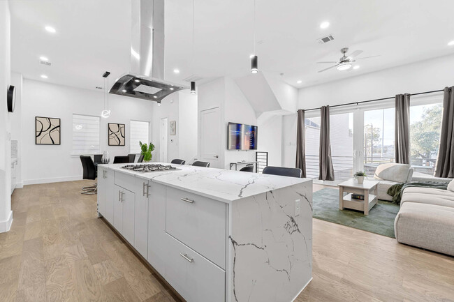 Building Photo - 2107 McGowen St