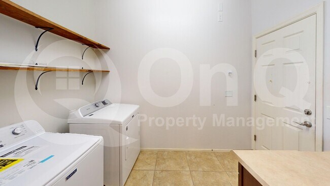 Building Photo - 7991 S Dolphin Way