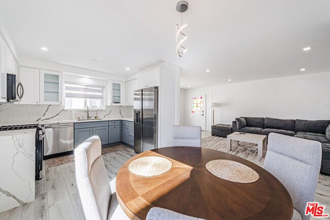 Building Photo - 722 Lincoln Blvd