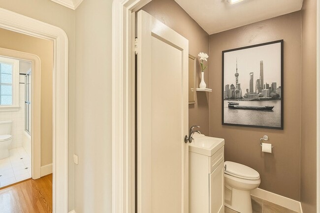 Building Photo - Upper Rockridge 3 Bedroom Home