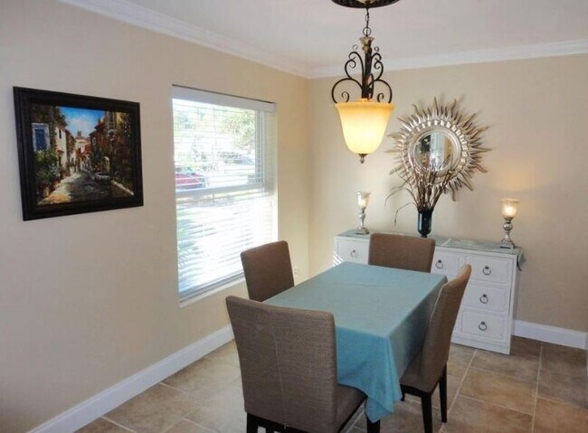 Building Photo - 280 Anderson Dr