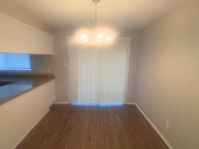 Building Photo - 2222 Riverford Dr