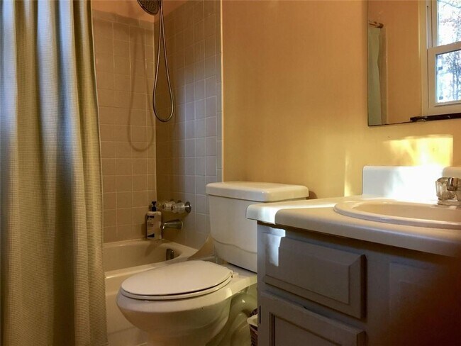 Building Photo - 1356 Bridgeson Ct