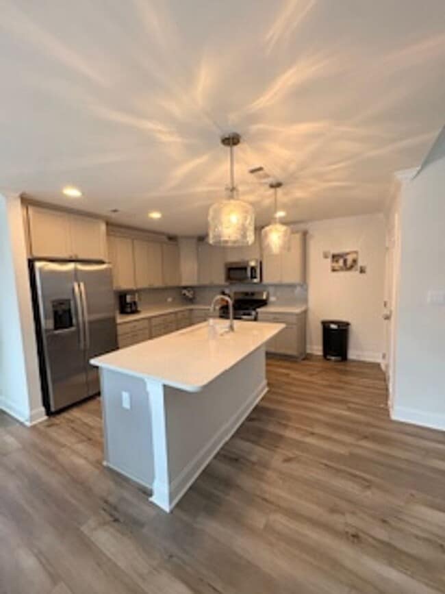 Building Photo - Available May!