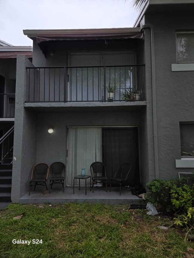 Building Photo - 1141 Lake Victoria Dr