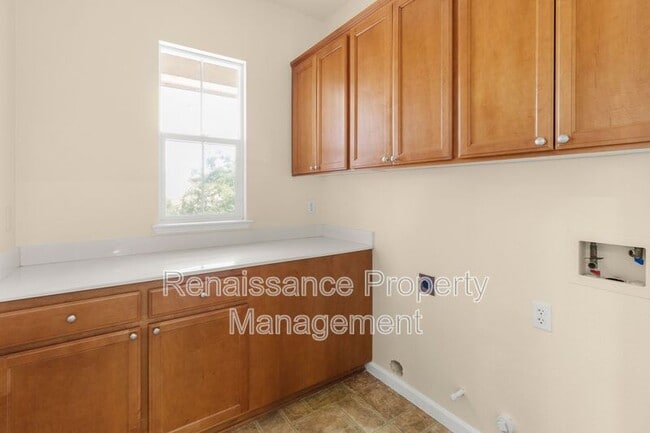 Building Photo - 785 Ellerbrook St