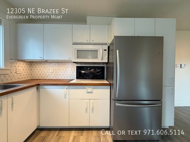 Building Photo - 12305 NE Brazee St