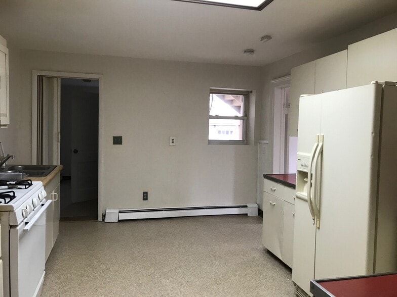 Eat in kitchen - 1 W Academy St