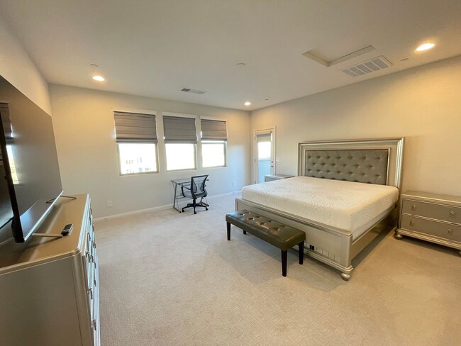 Building Photo - 11527 Hawking Ave