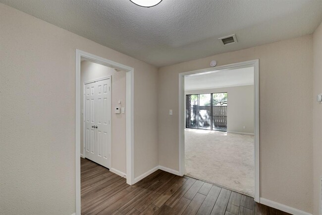 Building Photo - 2400 N Braeswood Blvd