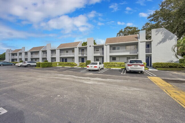 Building Photo - 2920 SW 22nd Ave