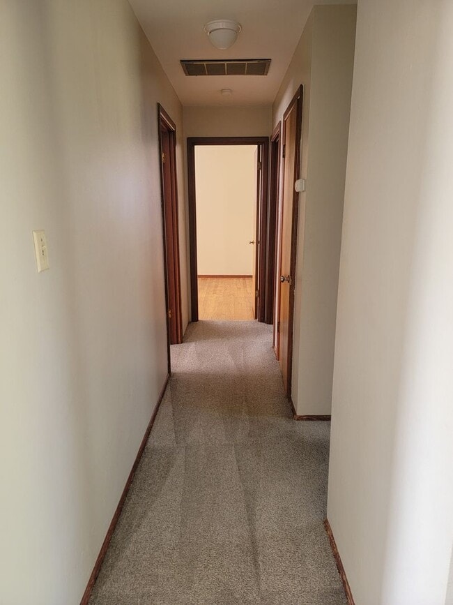Building Photo - Affordable Lakewood 3 bedroom Rambler